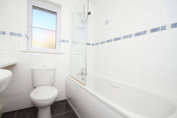 Cost of Shower Window Replacement in Edmonds
